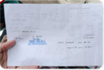 Foto nota tulisan tangan sebagai bukti